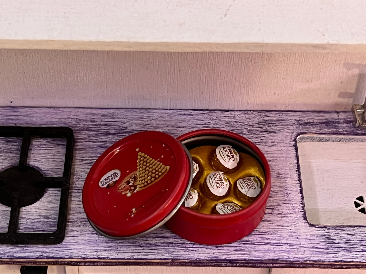 Miniature Tin with Chocolates