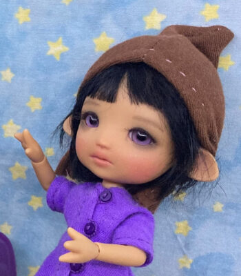 1:8 Scale Woodland Hood, Elf Hat and Shoes - Image 3